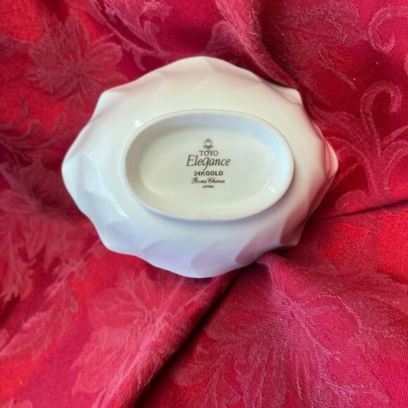 Vintage Toyo Elegance White Porcelain Trinket Basket - Picture 9 of 9